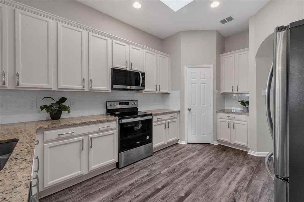 9597 Fairmont Dr - Photo 7 of 38