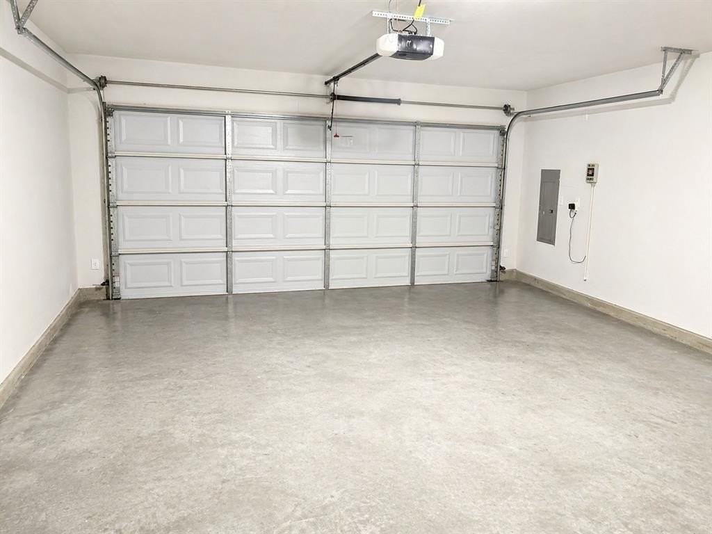 2101 Wildwood Dr - Photo 2 of 10