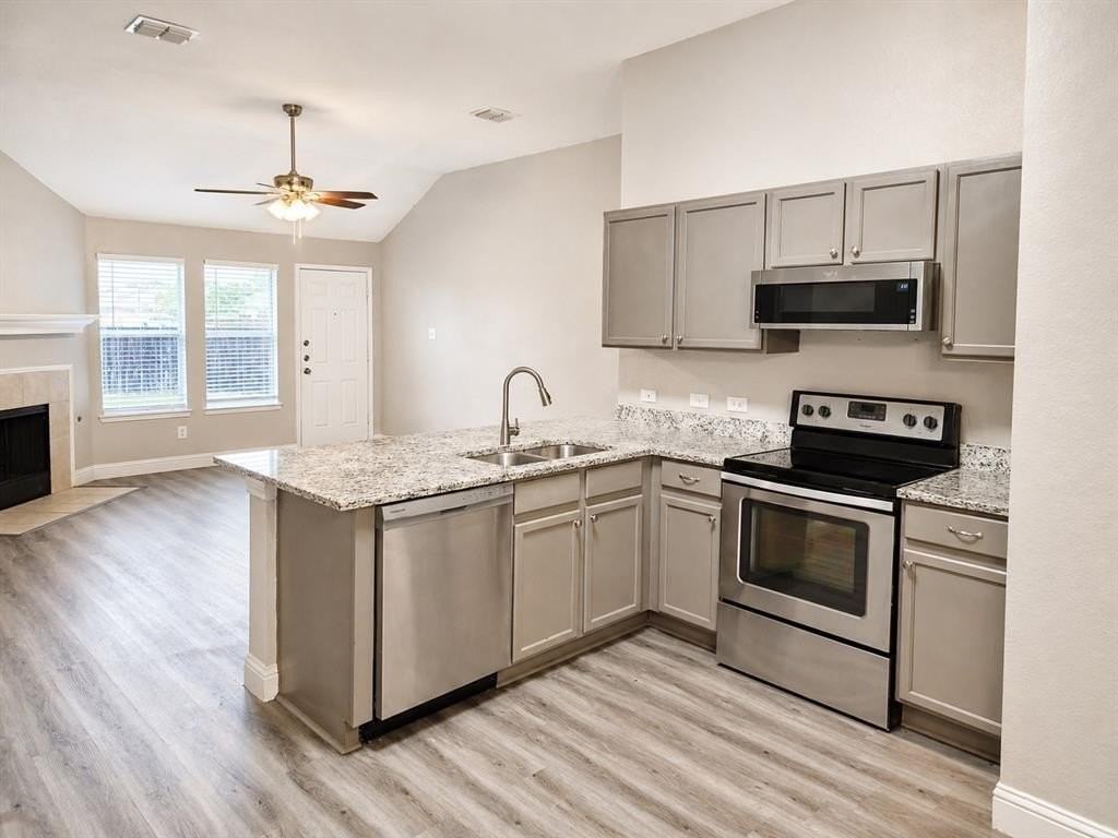 2101 Wildwood Dr - Photo 5 of 10