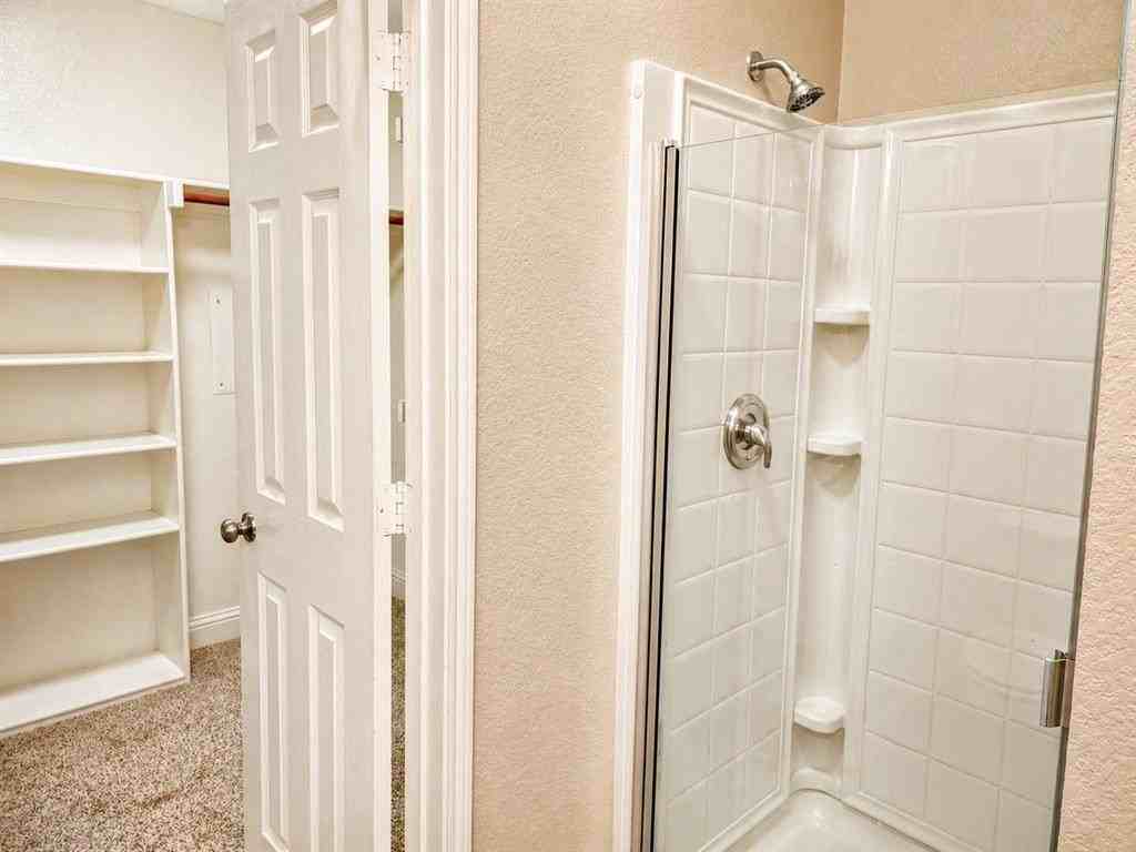 2101 Wildwood Dr - Photo 6 of 10