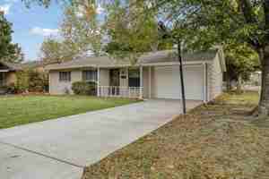 featured image of 100 E Cunningham St