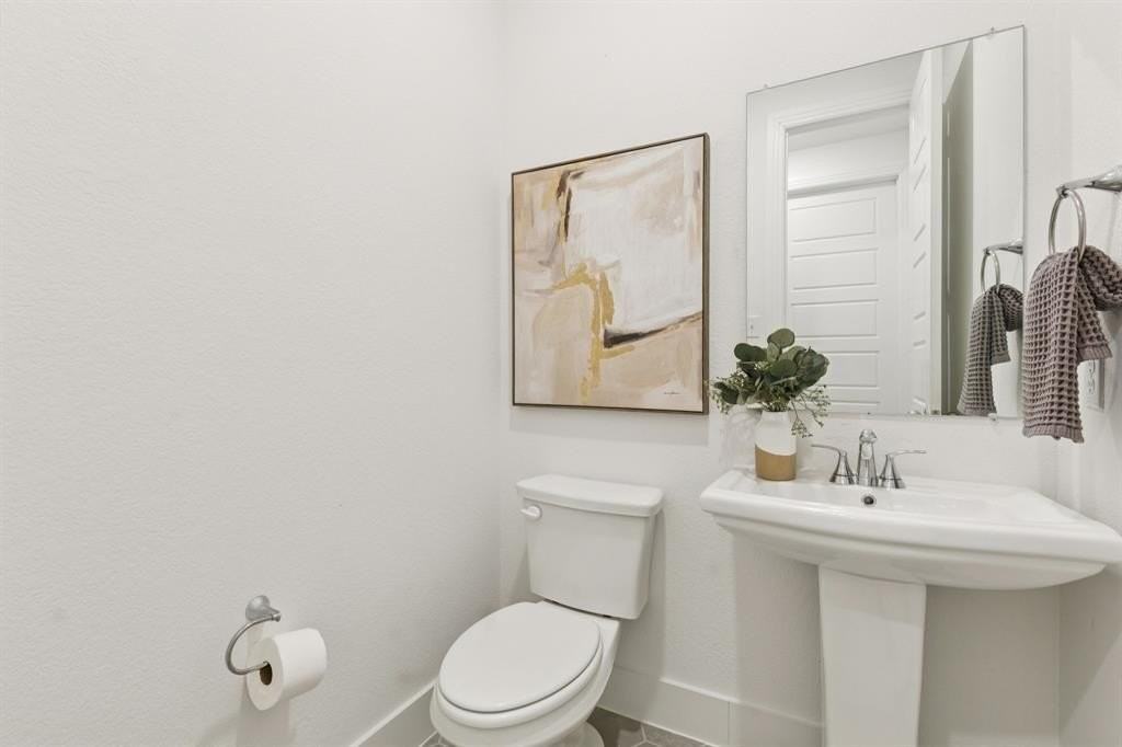 1903 Midhurst Dr - Photo 5 of 23