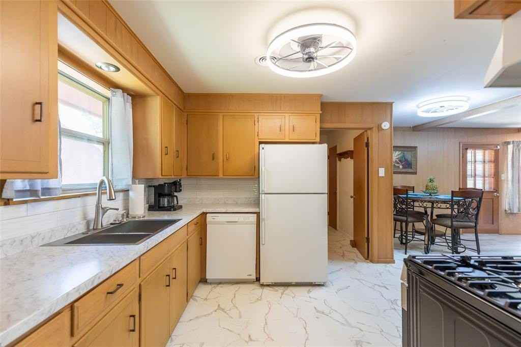 2609 Madison Ave - Photo 6 of 40