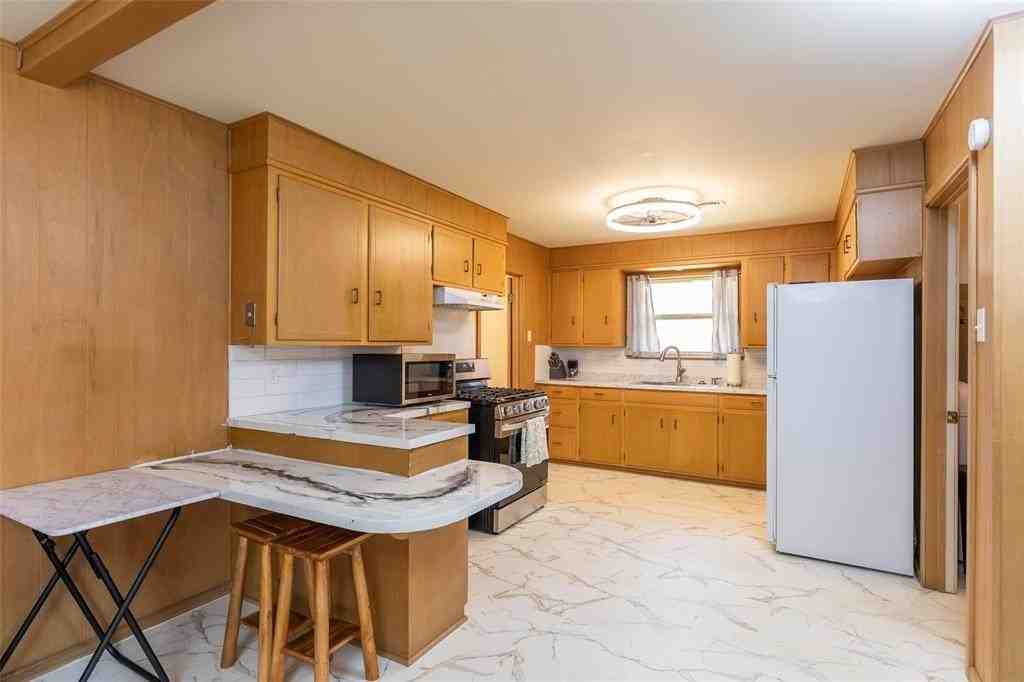 2609 Madison Ave - Photo 7 of 40