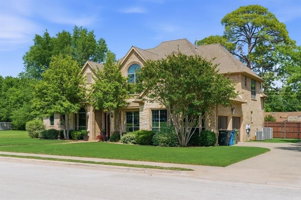 1830 Johnson Ct - Photo 3 of 40
