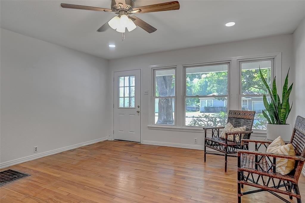 411 W Taylor St - Photo 3 of 34