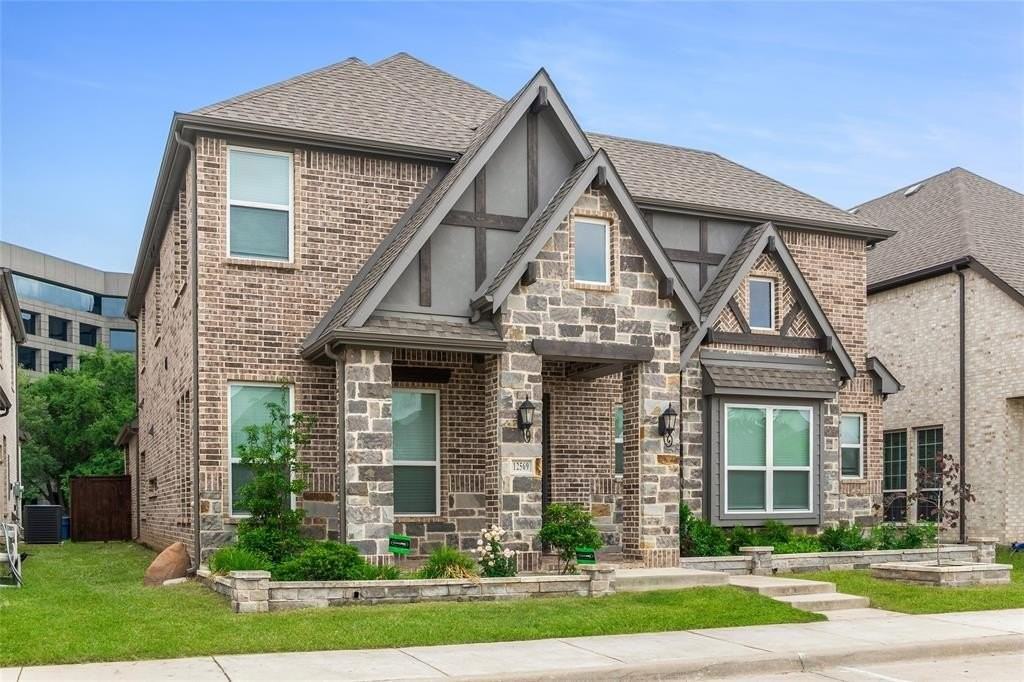 12569 Royal Oaks Ln