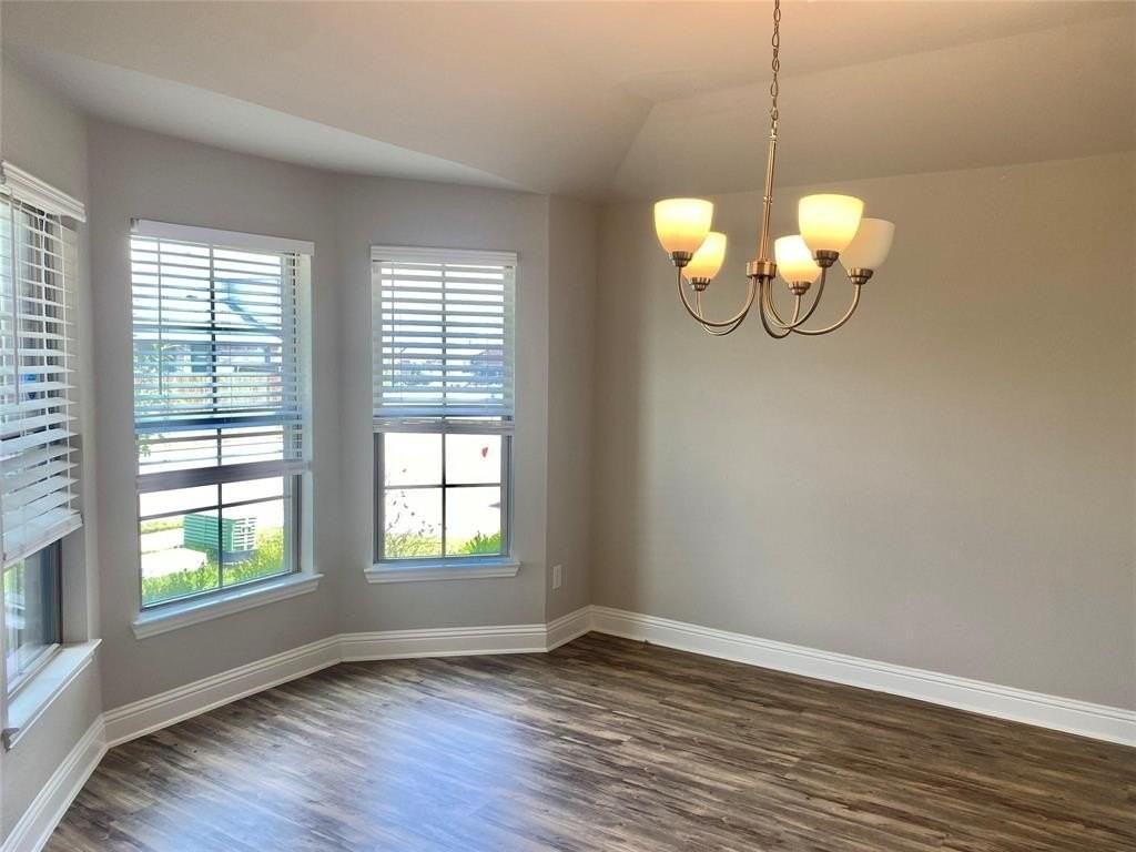 2258 Templin Ave - Photo 3 of 15