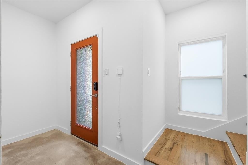 427 W 10th St #502 - Photo 6 of 34