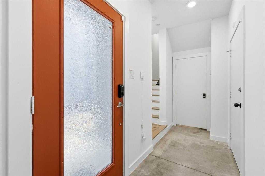 427 W 10th St #502 - Photo 7 of 34