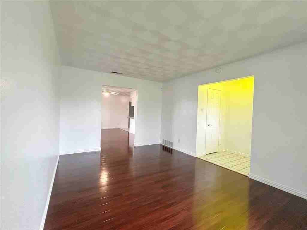 4202 Windsor Dr - Photo 2 of 12