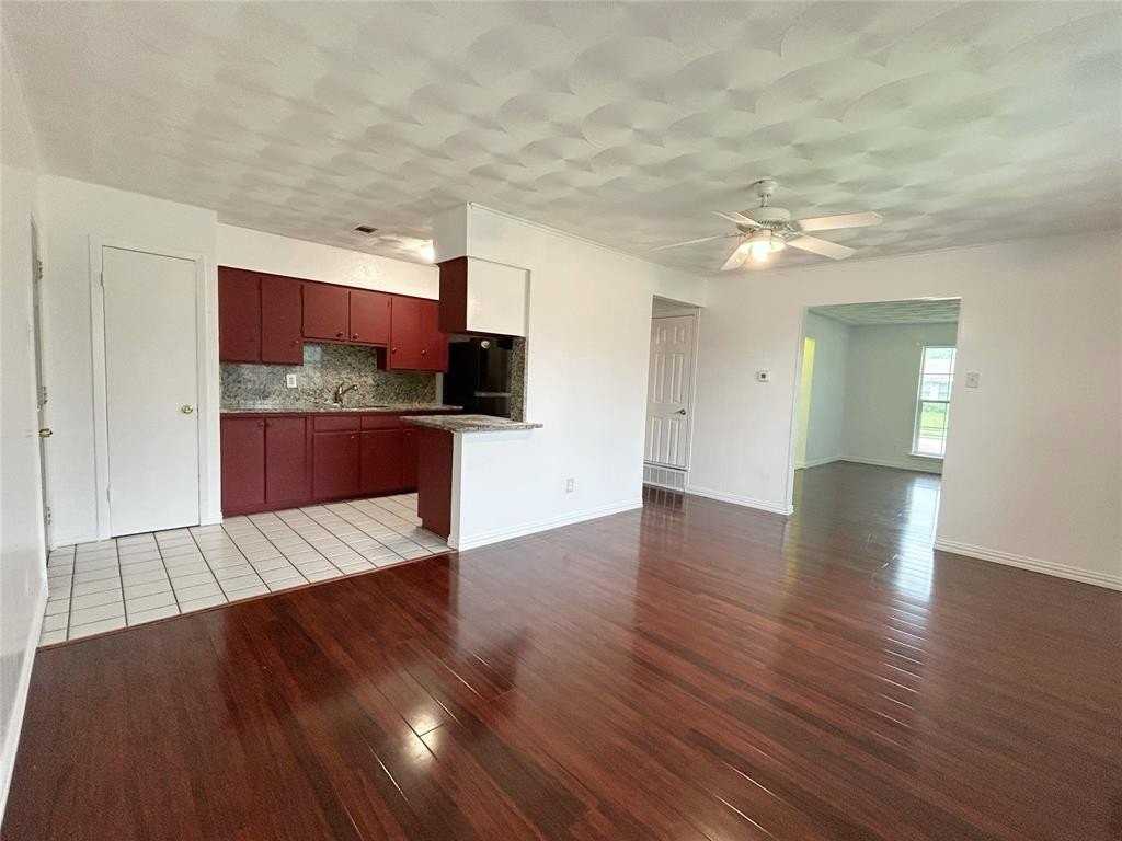 4202 Windsor Dr - Photo 5 of 12
