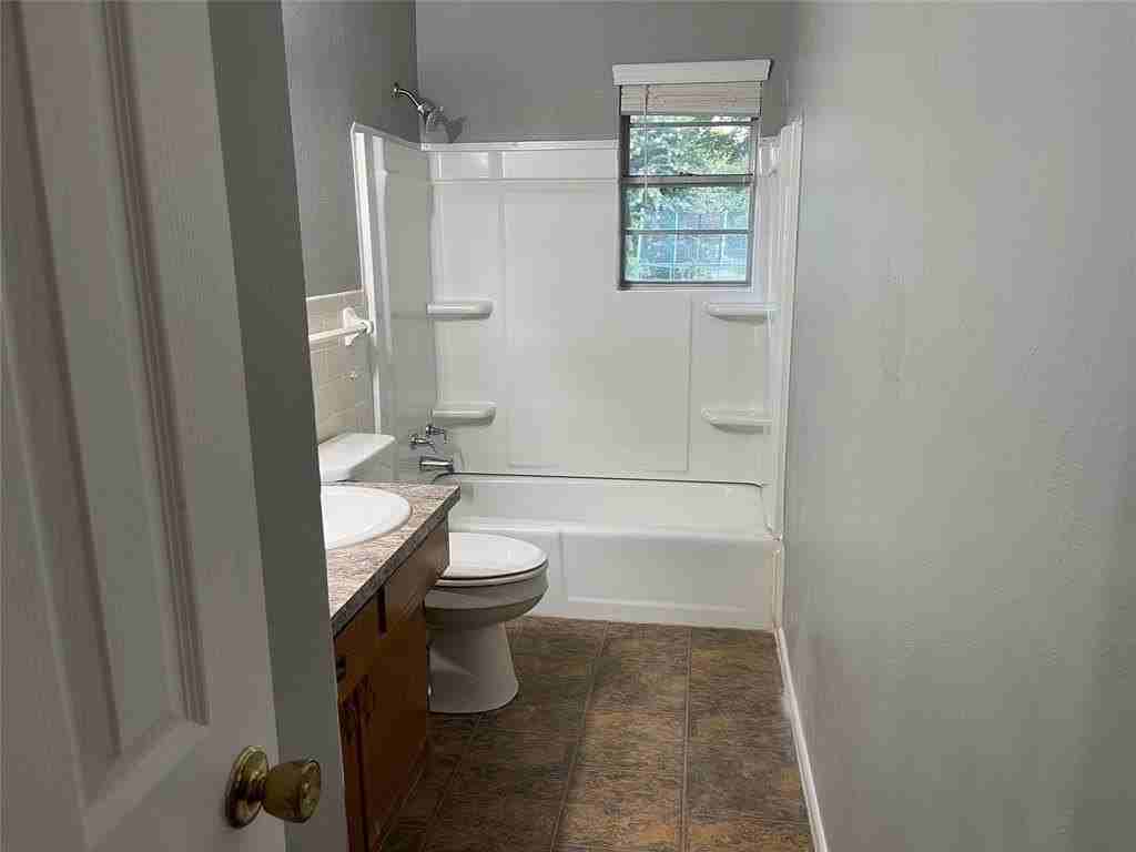 106 E Nelson St #A - Photo 6 of 8