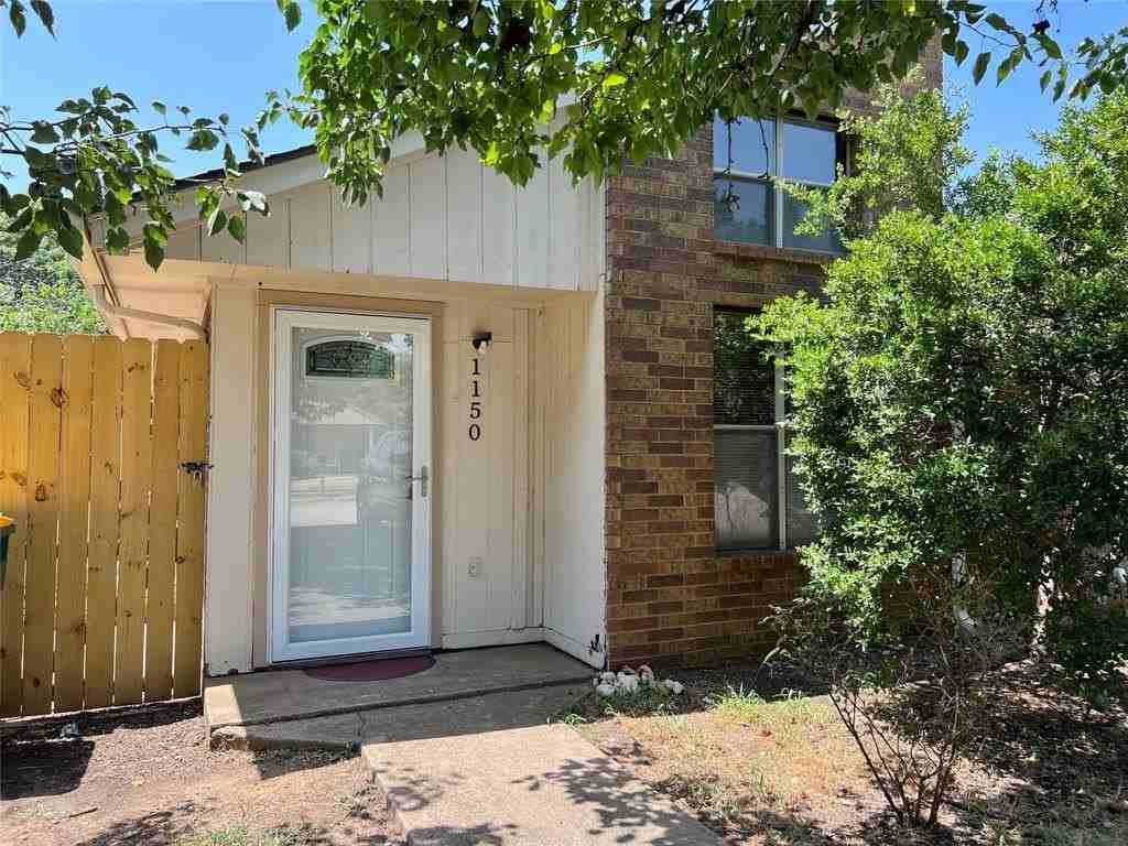 1150 Suburban St - Photo 2 of 20