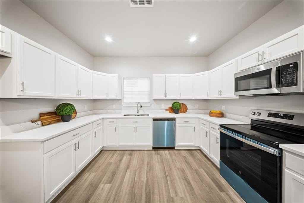 1624 E Collin St - Photo 7 of 26