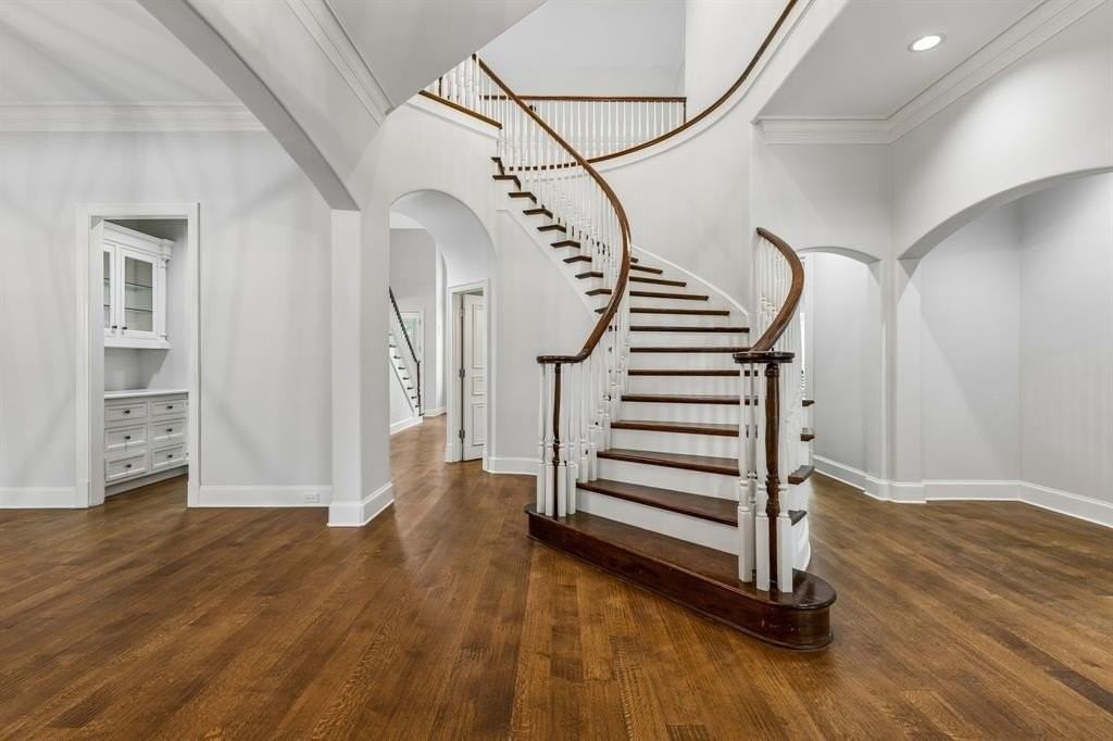 1904 Cresson Dr - Photo 3 of 36