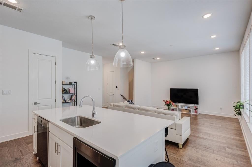 114 E Chester Ct - Photo 3 of 31