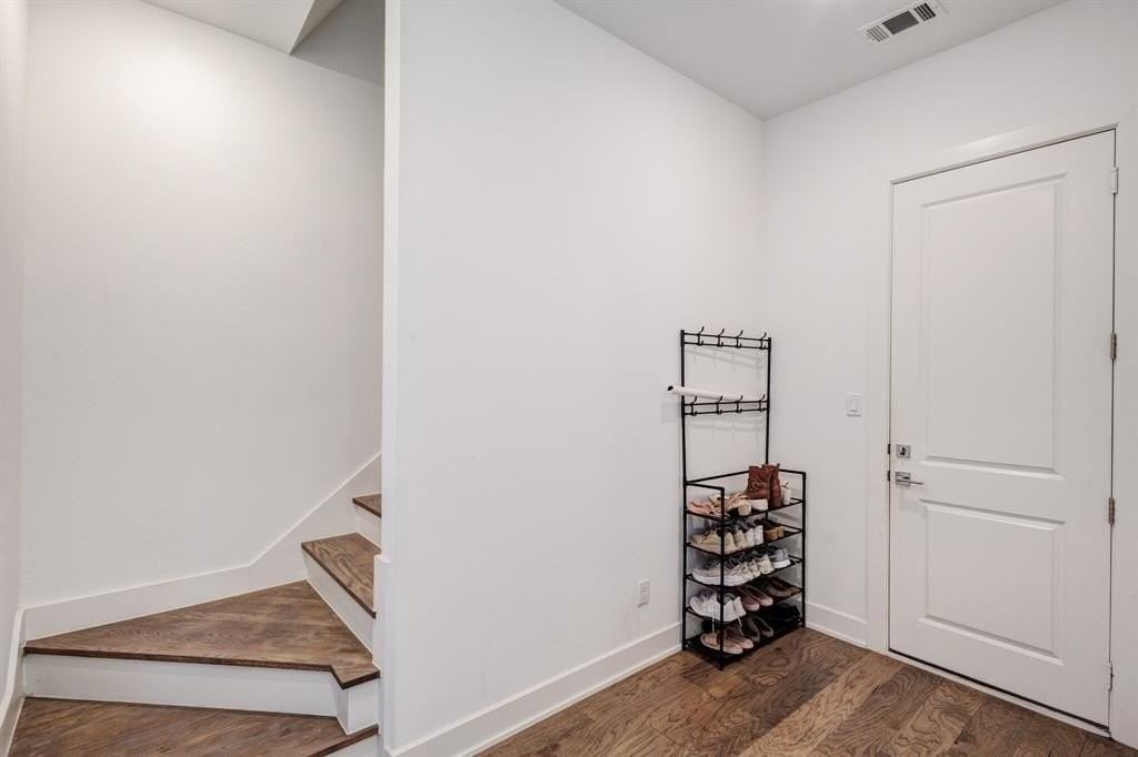 114 E Chester Ct - Photo 5 of 31