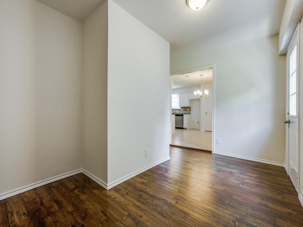 103 Liberty Dr - Photo 4 of 25