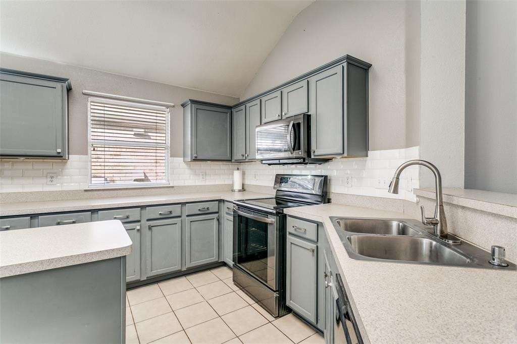 2408 Graystone Ln - Photo 3 of 17