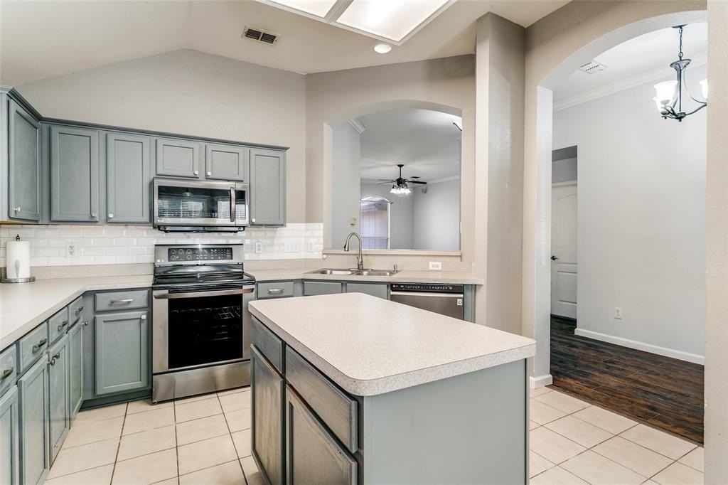 2408 Graystone Ln - Photo 4 of 17