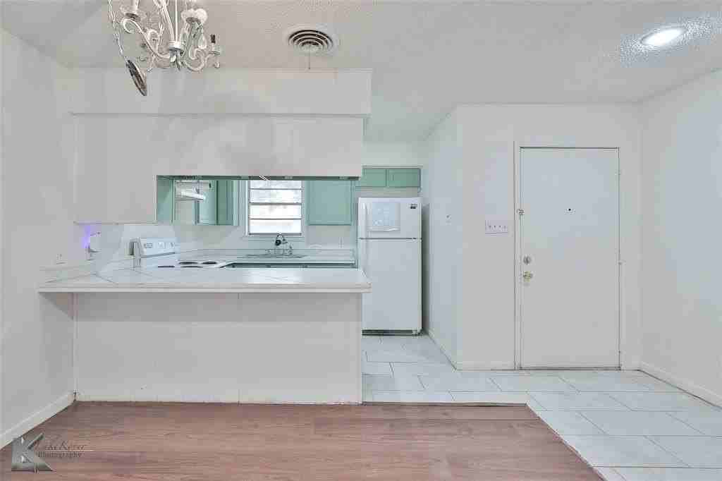 2318 Westwood Dr - Photo 7 of 23