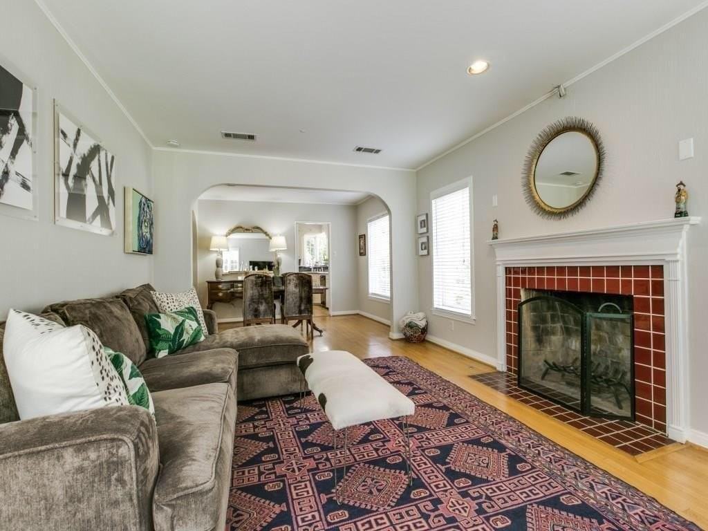 1523 Oak Knoll St - Photo 6 of 24