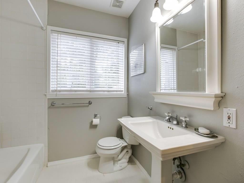 1523 Oak Knoll St - Photo 7 of 24