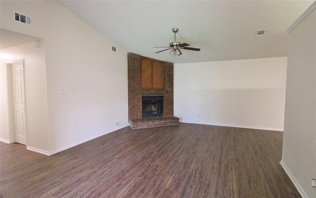 1103 Hemlock Ct - Photo 2 of 15