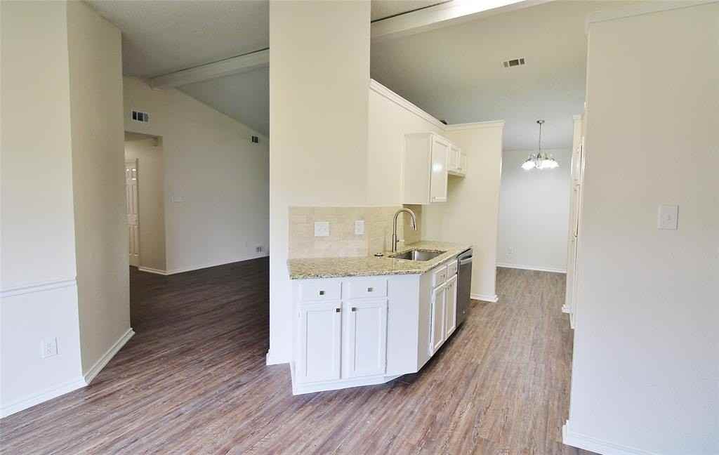 1103 Hemlock Ct - Photo 5 of 15