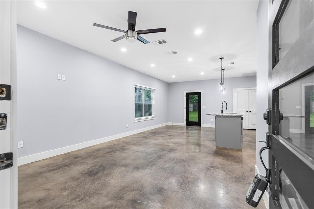604 Star St - Photo 2 of 18