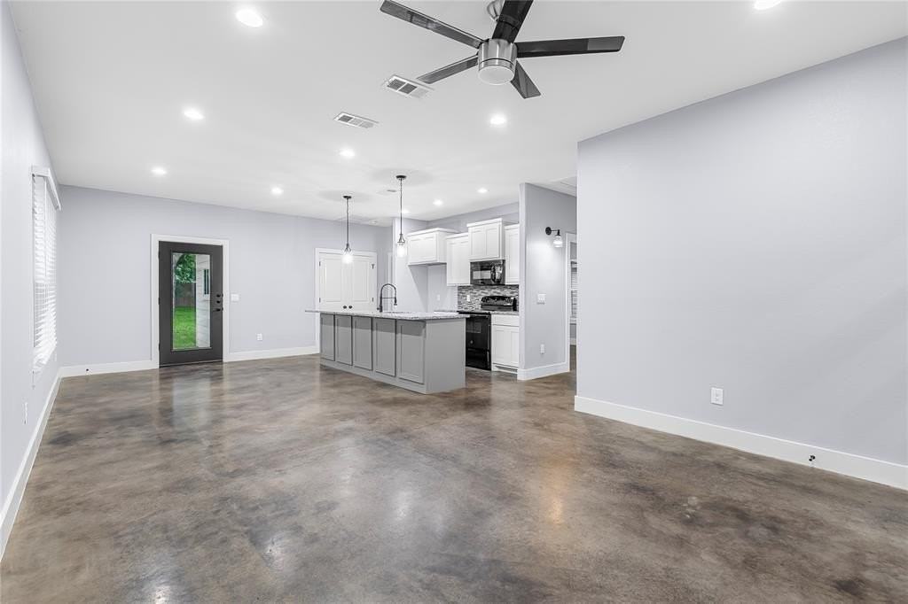 604 Star St - Photo 3 of 18
