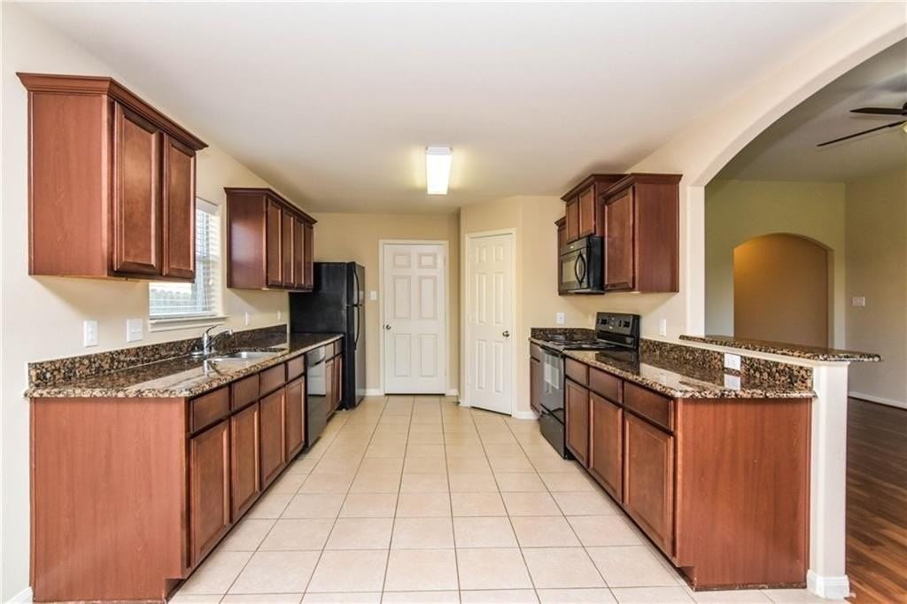 216 Mill St - Photo 5 of 22