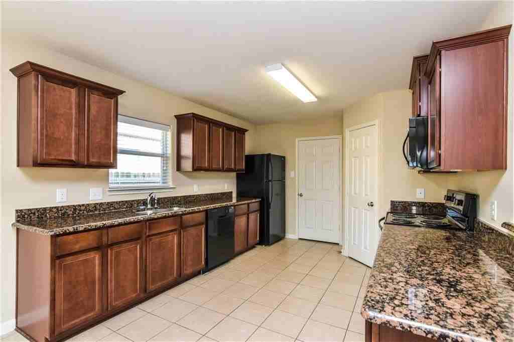 216 Mill St - Photo 6 of 22