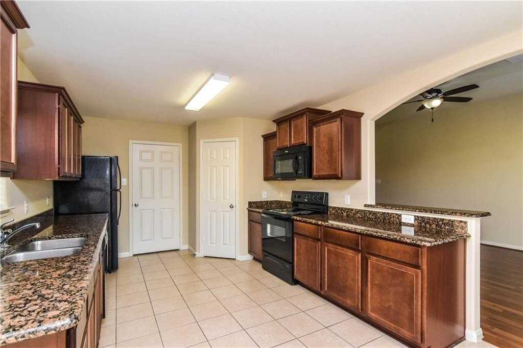 216 Mill St - Photo 7 of 22