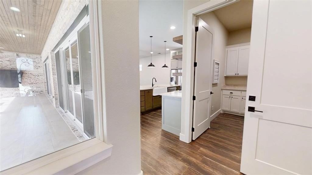 2405 Vineyard Dr - Photo 2 of 30
