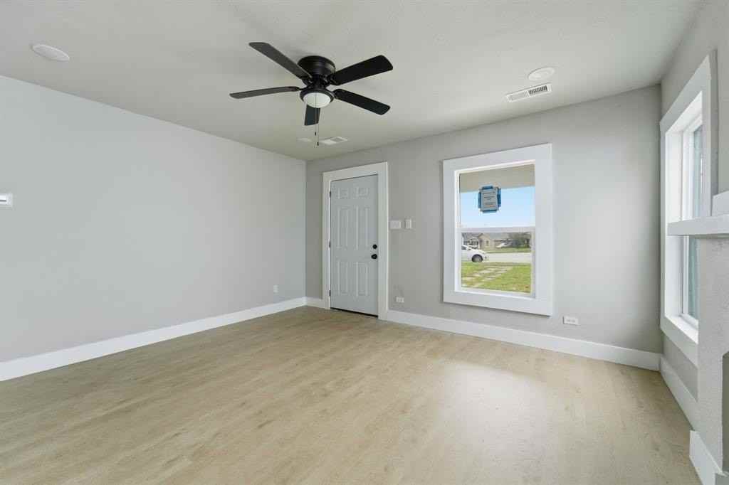 1511 Southerland Ave - Photo 5 of 22