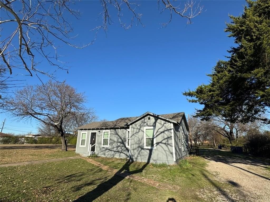 2529 Morgan Dr - Photo 2 of 17