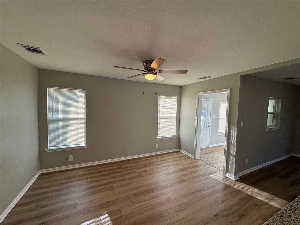 2529 Morgan Dr - Photo 4 of 17