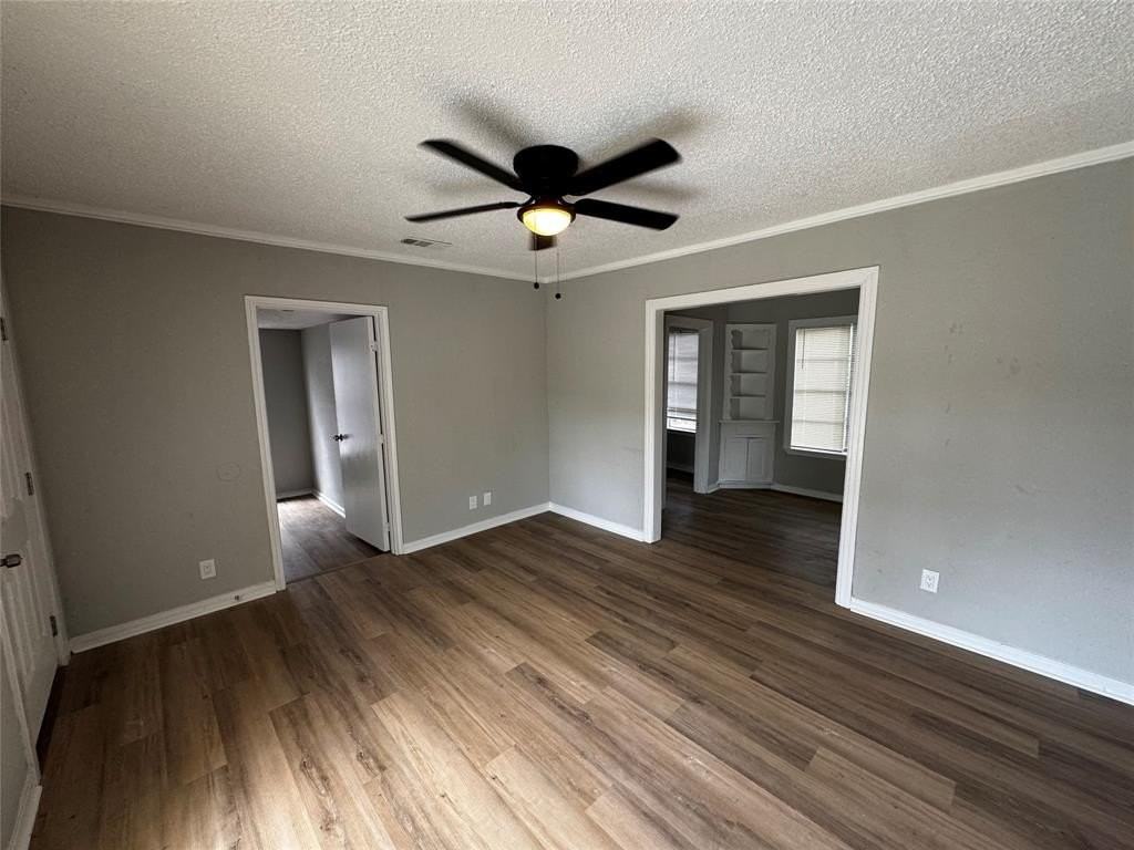 1717 Hemphill Dr - Photo 3 of 7