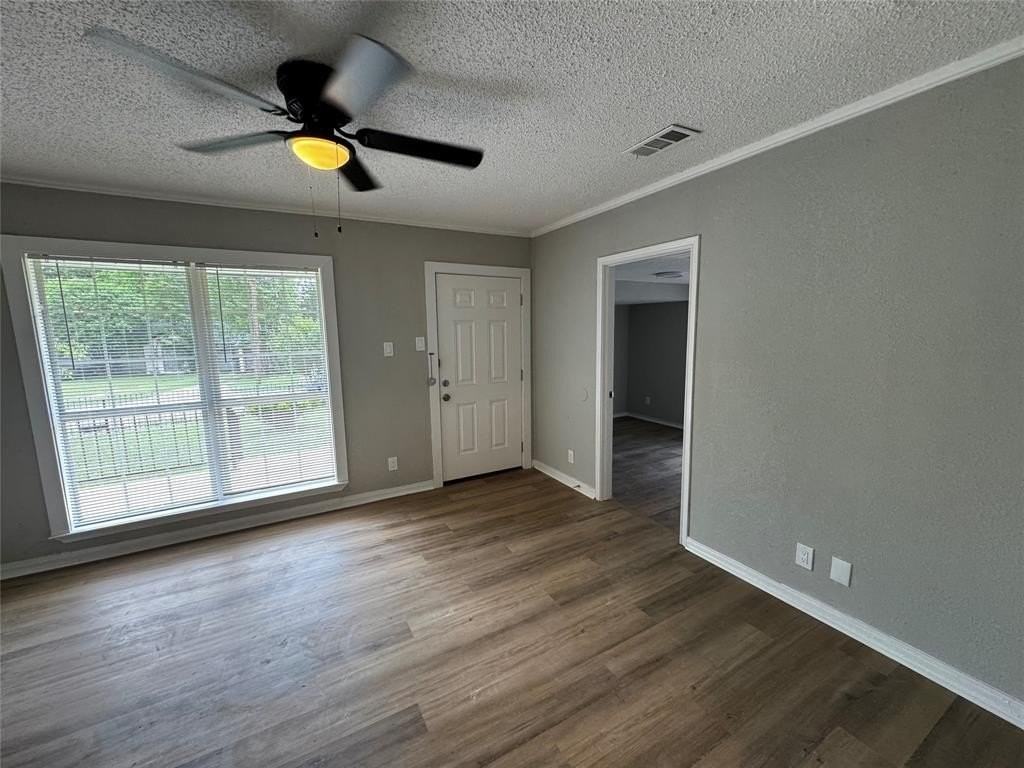 1717 Hemphill Dr - Photo 4 of 7
