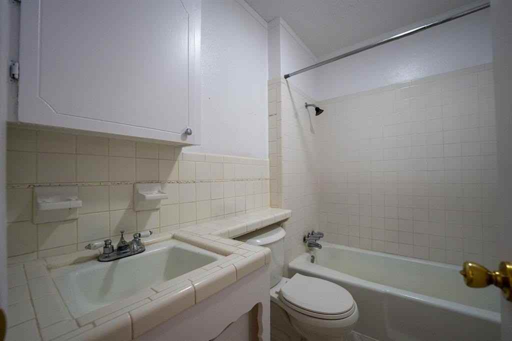 3502 Austin St - Photo 3 of 11