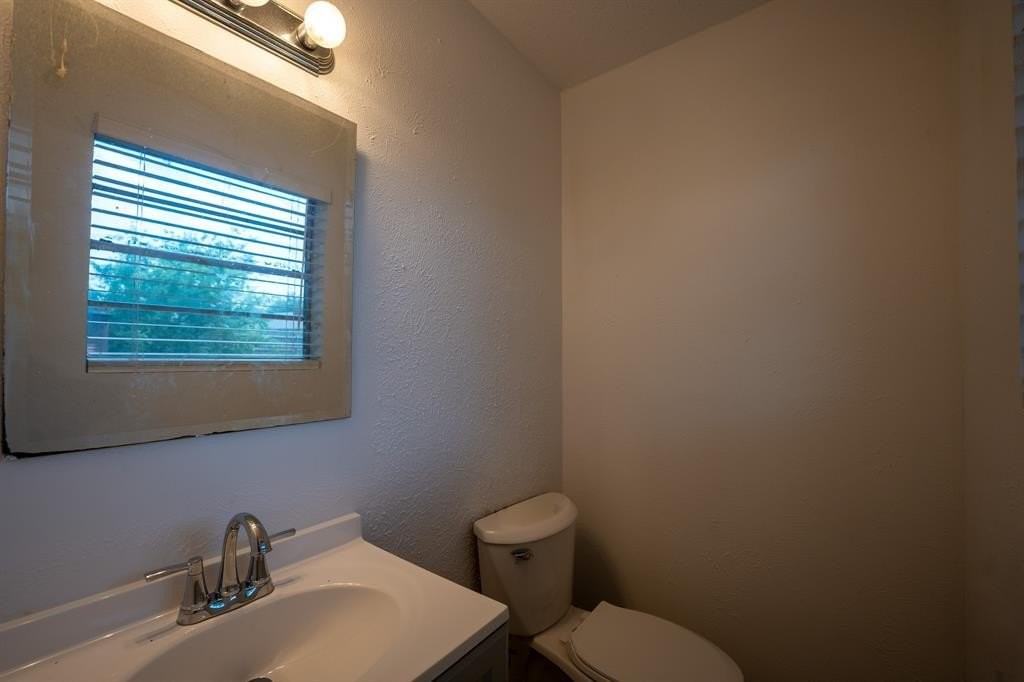 3502 Austin St - Photo 6 of 11