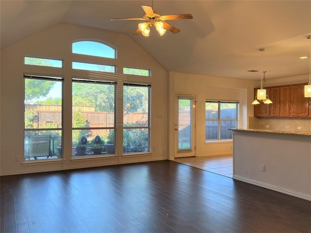 702 Willow Ridge Ct - Photo 2 of 18