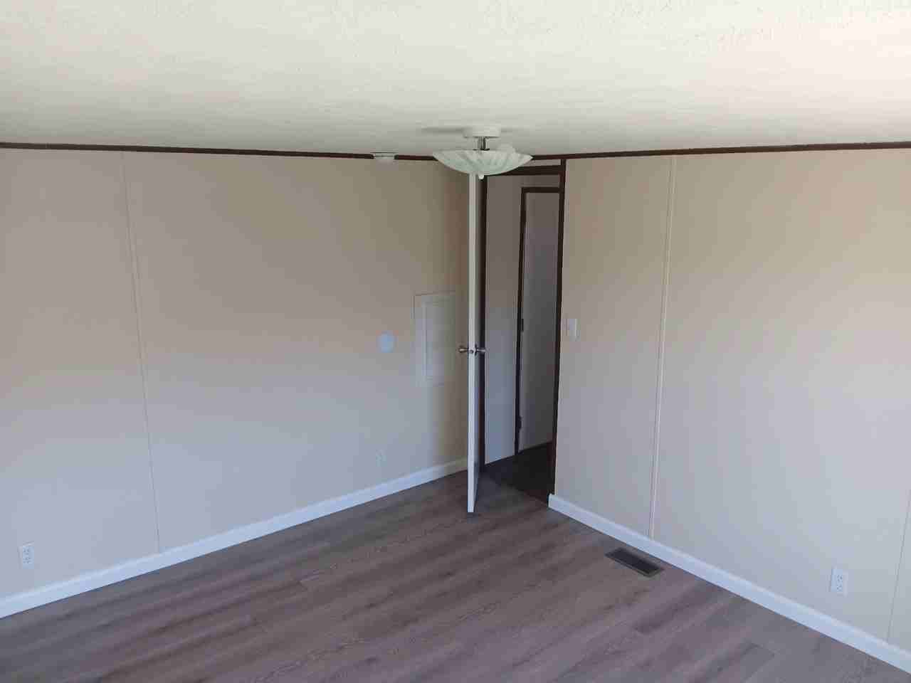 570 Banjo Way - Photo 7 of 10