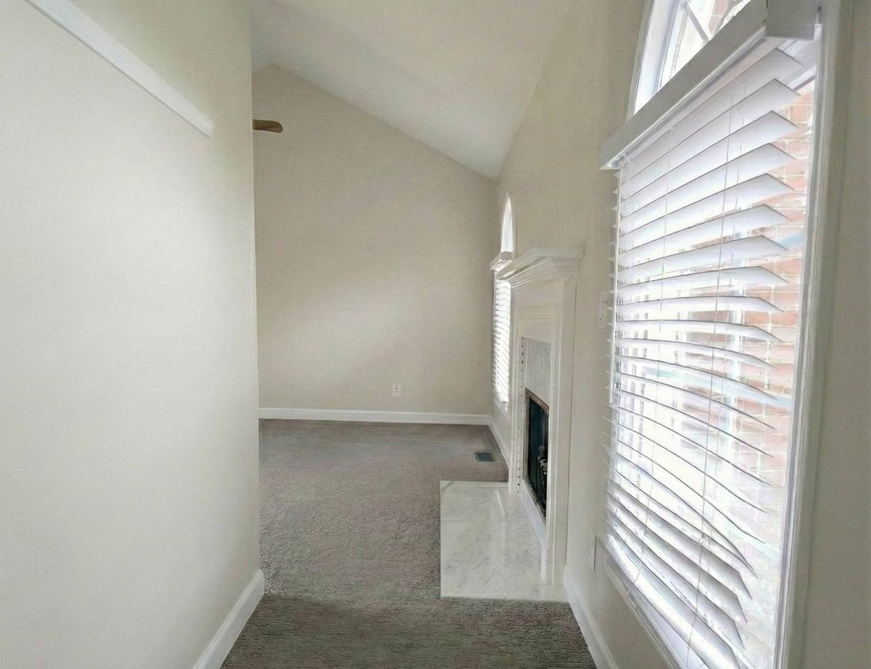 402 Laurel St - Photo 6 of 37