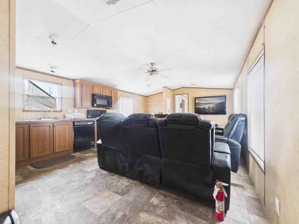 2507 W F St - Photo 2 of 12