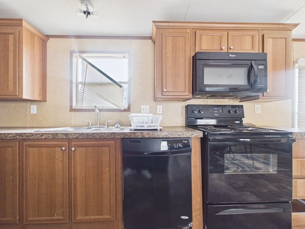 2507 W F St - Photo 4 of 12