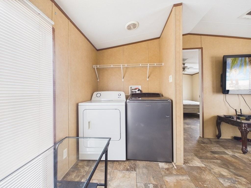 2507 W F St - Photo 5 of 12
