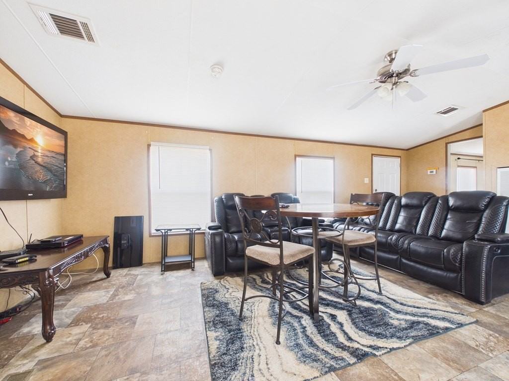 2507 W F St - Photo 6 of 12